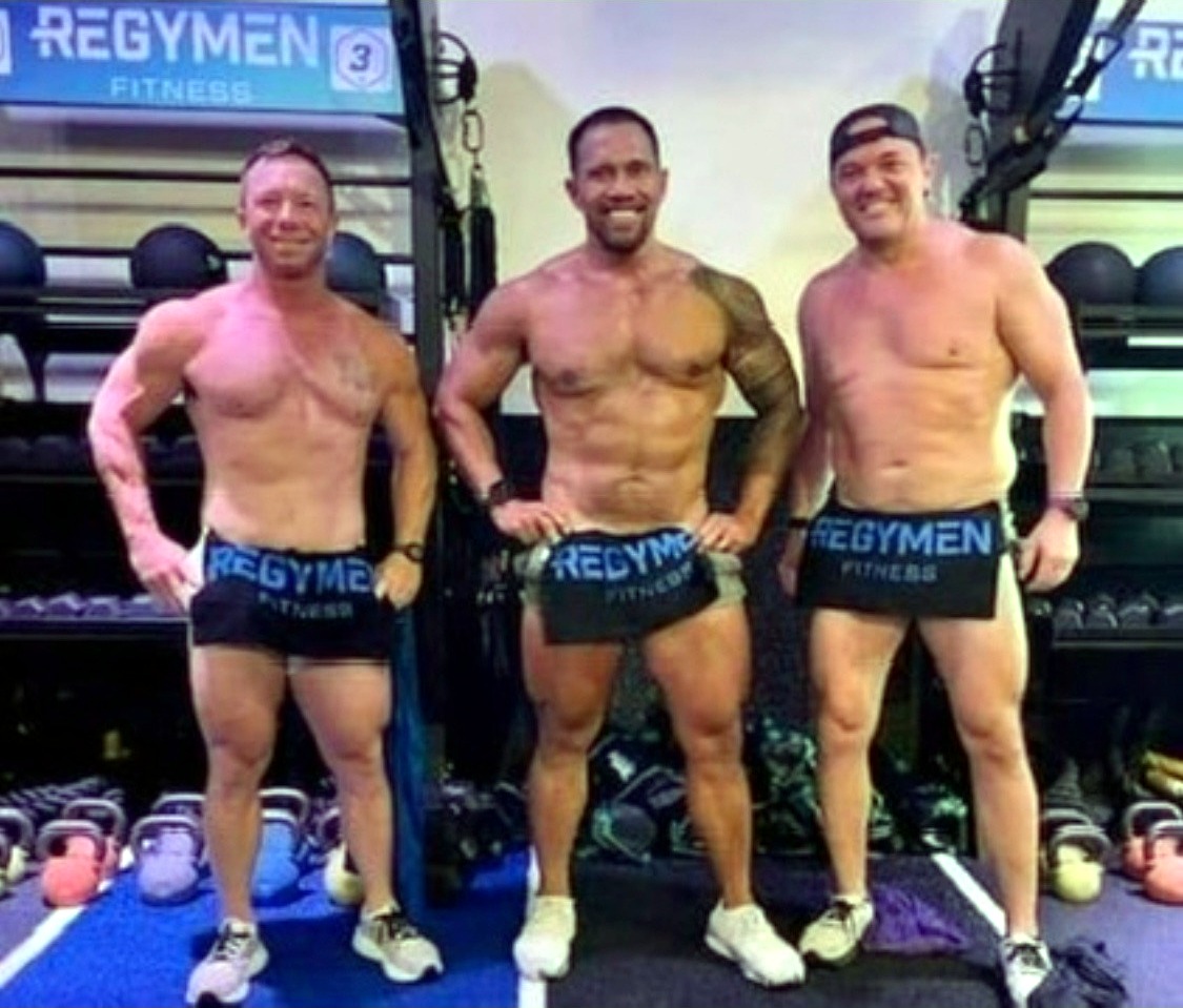 Coach Laie with his challenge team at Regymen Fitness Ascension